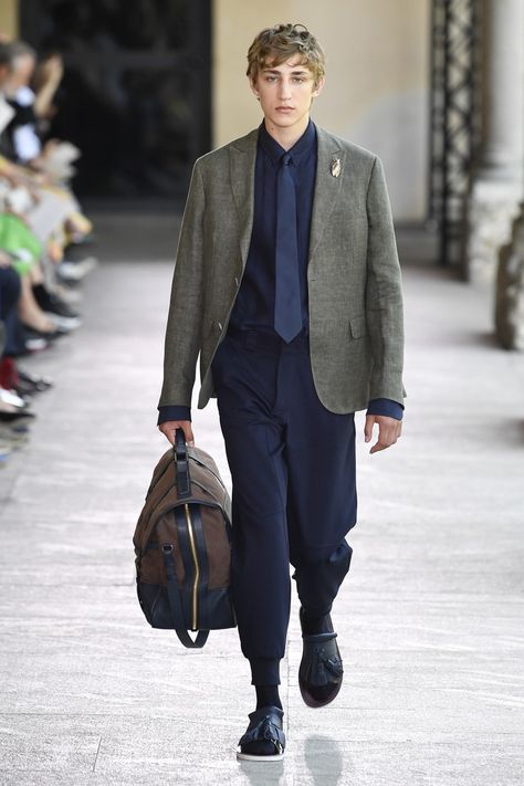 Pal Zileri Spring 2019 Menswear collection, runway looks, beauty, models, and reviews. Manly Style, Pal Zileri, Menswear Runway, Show Collection, Menswear Fashion Show, Menswear Fashion, Menswear Collection, Mens Essentials, Vogue Runway