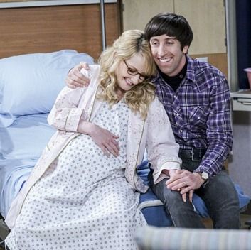 The Big Bang Theory, Melissa Rauch/Bernadette pregnant belly #Moonbump Howard And Bernadette, Big Bang Theory Actress, Big Ban, Anniversary Plans, The Big Band Theory, Amy Farrah Fowler, The Bigbang Theory, Johnny Galecki, Melissa Rauch