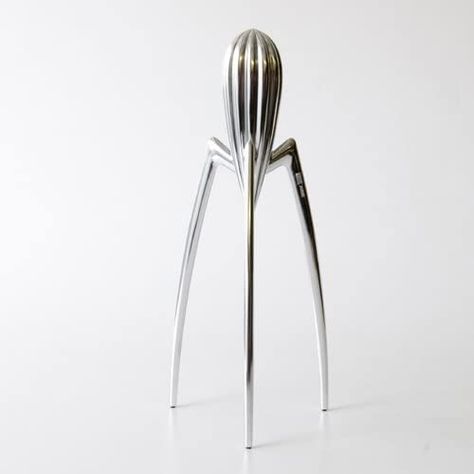 Alessi Juicy Salif Citrus-squeezer In aluminium casting Mirror polished Feet in PA Designed by Philippe Starck Phillipe Starck, Lemon Juicer, Citrus Squeezer, Lemon Squeezer, Citrus Juice, Citrus Juicer, Atomic Age, Melting Candles, Flower Tea