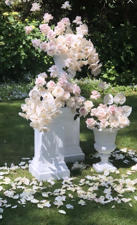 English Lunch, Wedding Ceremony Pictures, 50 Anniversary, Aisle Flowers, Wedding Altars, Rustic Romance, Wedding Aisle Decorations, Wedding Entrance, Bridal Party Proposal