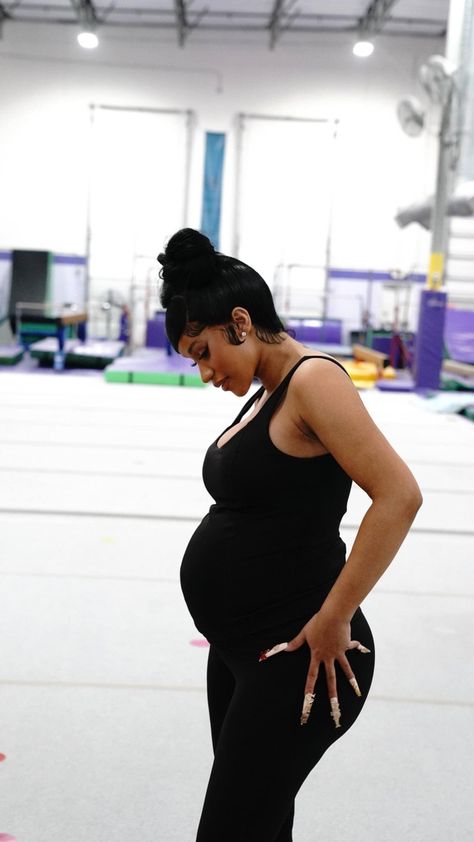 Cardi B Pregnant, Pregnancy Hairstyles, Cardi B Pics, Cardi B Photos, Pregnancy Videos, Cute Pregnancy Pictures, Gossip Girl Outfits, Preggo Fashion, Pretty Pregnant