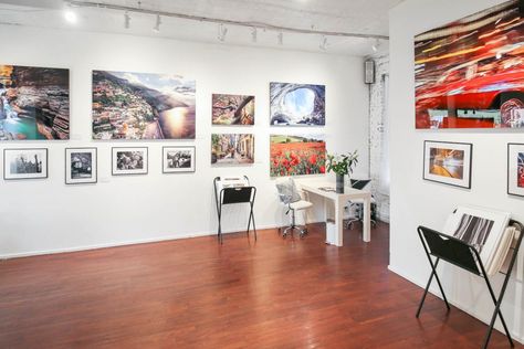 How to Set Up a Pop-Up Art Gallery in 7 Steps Art Gallery Shop Interior, Art Gallery Set Up Ideas, How To Set Up An Art Gallery, Boutique Art Gallery, Small Art Gallery Interior, Art Gallery Set Up, Small Art Gallery Design, Local Art Gallery, Modern Art Gallery Aesthetic