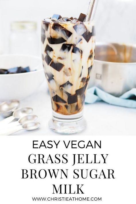 Grass Jelly Milk Tea, Grass Jelly Recipe, Jelly Drink Recipe, Grass Jelly Dessert, Jelly Recipes Desserts, Japan Drinks, Milky Drinks, Grass Jelly Drink, Cireng Isi