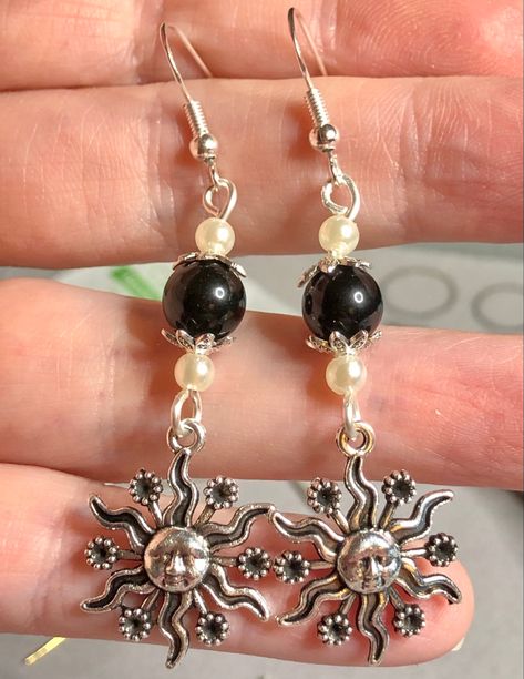 Grunge Earrings Diy, Crystal Earrings Aesthetic, Gothic Earrings Diy, Aros Aesthetic, Grunge Earrings, Gothic Jewelry Diy, Diy Wire Jewelry Rings, Grunge Jewelry, Indie Jewelry