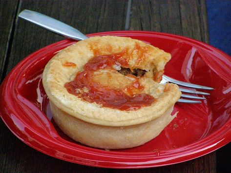 Make a delicious Aussie meat pie filled with ground beef, onions and gravy and usually topped with tomato sauce (known as ketchup in the States). Steak And Cheese Pie Recipe, Aussie Meat Pie, Aussie Pie, Australian Foods, Beef Pie Recipe, Australian Meat Pie, Steak And Mushroom Pie, Meat Pie Recipe, Beef Pies