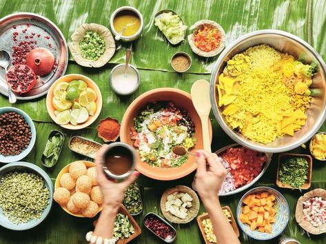 How to Host a Vibrant Indian Chaat Brunch - Thrillist Baked Stuffed Peppers, Aubergine Curry, Group Dinner, Wine Food Pairing, Tapas Bar, Food Pairings, Fish Tacos, Inspired Recipes, Dinner Time