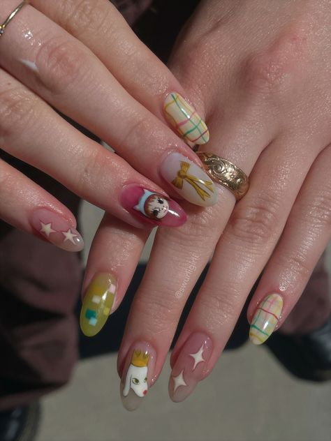 Yoshitomo Nara, nail art, flower nails, fashion, nail art, nail design, pink nails, green nails, mix match nails Yoshitomo Nara Aesthetic, Moomin Nails, Yoshitomo Nara Nails, Nail Designs Studio Ghibli, Studio Ghibli Nails Acrylic, Fairycore Nail Art, Ponyo Nails, Yoshimoto Nara Nails, Fallfashion Aesthetic