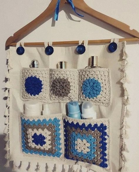 Crochet Organizer, Crochet Wall Hangings, Crochet Ear Warmer, Swing Dance, Crochet Handbags Patterns, Crochet Decoration, Crochet Home Decor, Small Bathroom Ideas, Crochet Square Patterns