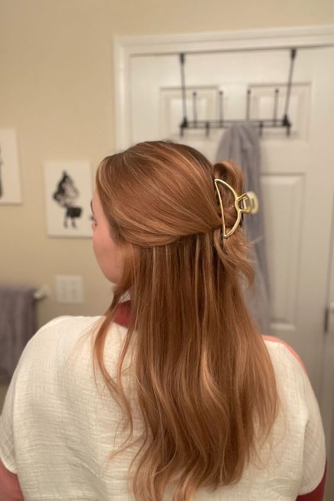 Back to School Claw Clip Hairstyle Gold Claw Clip Half Up Half Down, Gold Hair Clips Hairstyles, Half Up Half Down Clip, Claw Clip Half Up Half Down, Half Up Claw Clip Hairstyles, Half Up Half Down Claw Clip, Simple Claw Clip, Clip Hairstyles Long Hair, Claw Clip Hairstyles Long Hair