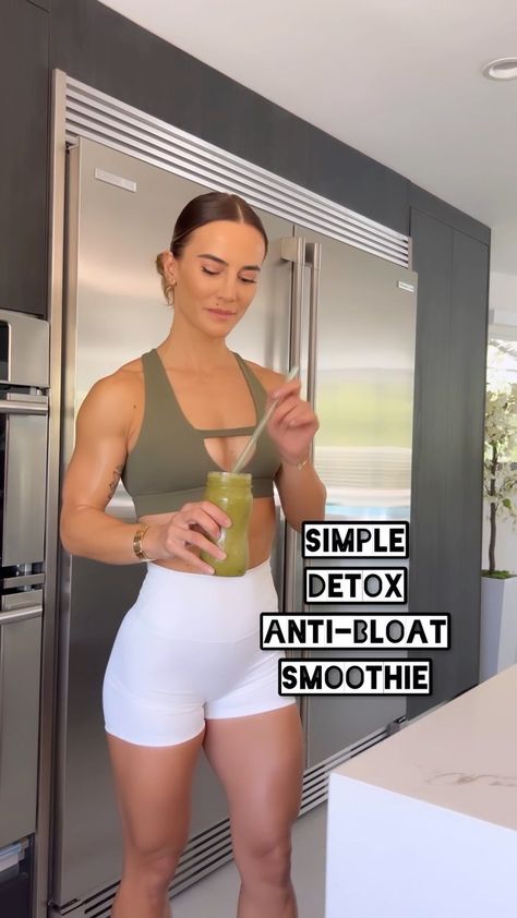 senada.greca on Instagram: My Delicious Detox Anti-Bloat Smoothie - I’ve started to make this the first thing I eat/drink in the morning It’s delicious, it’s… Anti Bloat Smoothie, Nutri Bullet, Simple Detox, Golo Diet, Smoothies Vegan, Ginger Water, Healthy Snacking, Smoothie Detox, Easy Detox