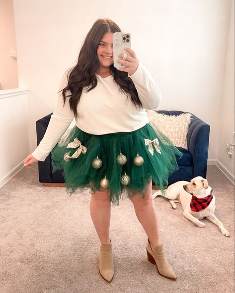 Funny Christmas Dress Up Ideas, Tacky Christmas Party Outfit, Diy Christmas Costumes For Women, Funny Christmas Outfits For Women, Christmas Outfit Diy, Homemade Skirt, Christmas Party Diy, Diy Christmas Outfit, Holiday Party Outfit Work