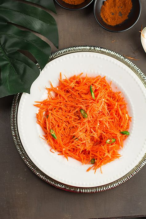 Recipes With Carrots, Grated Carrot Salad, Salad Sides, Indian Salads, Carrot Salad Recipes, Raw Carrots, Condiment Recipes, Garlic Butter Chicken, Vegan Sides