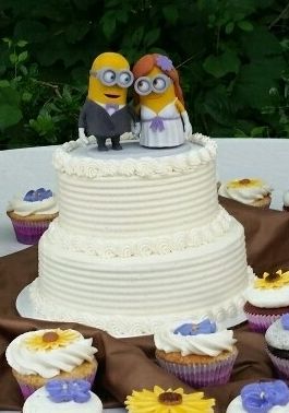 Minion wedding cake topper - 3d printed full color sandstone figurines Minion Wedding Cake, Minion Wedding, Minion Cakes, Cake Photos, Special Cakes, Minions Quotes, Special Cake, Grooms Cake, Photo Cake