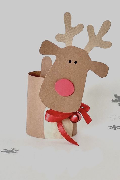 Diy Toilet Paper Roll Crafts Christmas, Roll Paper Craft, Christmas Toilet Paper Roll Crafts, Kids Craft Christmas, Reindeer Toilet, Inexpensive Diy Christmas Gifts, Rudolph Crafts, Reindeer Crafts, Ren Geyiği