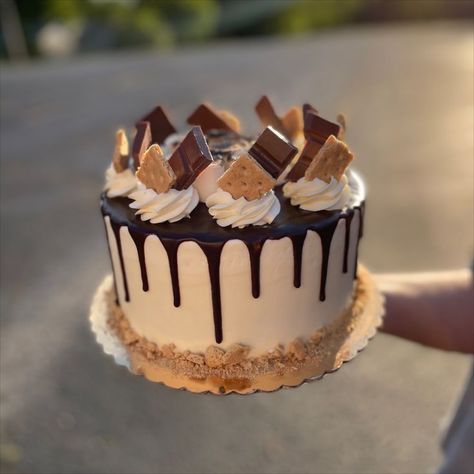 Chocolate Ganache Drip, Ganache Drip, Marshmallow Cake, Roblox Cake, Smores Cake, Crumb Cake, Toasted Marshmallow, Vanilla Buttercream, Birthday Party Cake