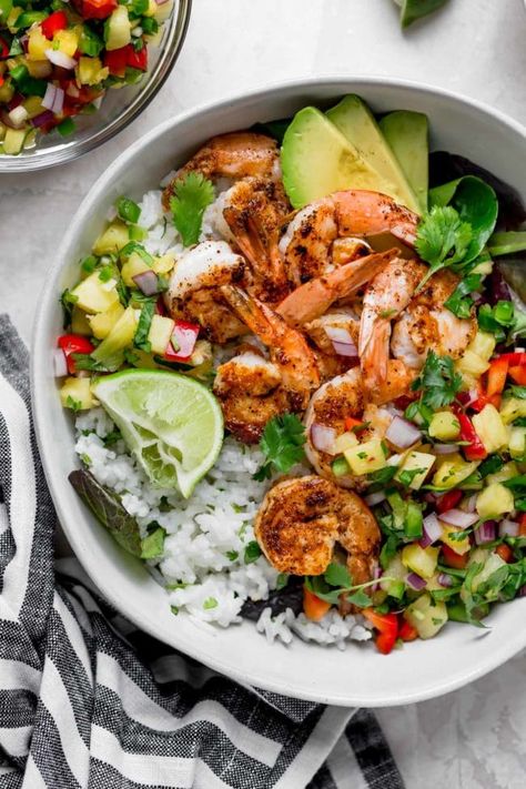 Shrimp Bowls with Coconut Cilantro Lime Rice and Pineapple Salsa Healing Bowls, Shrimp Bowls, Rice Bowls Recipes, Pineapple Recipes, Shrimp And Rice, Power Bowls, Lime Rice, Cilantro Lime Rice, Pineapple Salsa