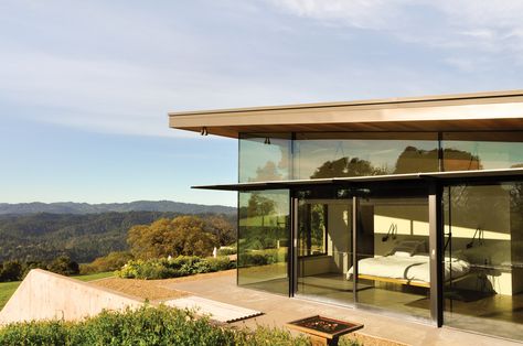 Contrasting expanses of glass and rammed earth wrap Bill Gawthrop and Diane Taylor’s home in Yorkville, California. The couple’s bedroom is located at one end of the house and their offices are at the other, with an open-plan kitchen, living room, and dining area in between. The bed frame is Gawthrop’s own design. Rammed Earth, Passive House, Off Grid, Architect Design, Design Challenges, Open Plan, House Tours, Outdoor Spaces, Interior Architecture