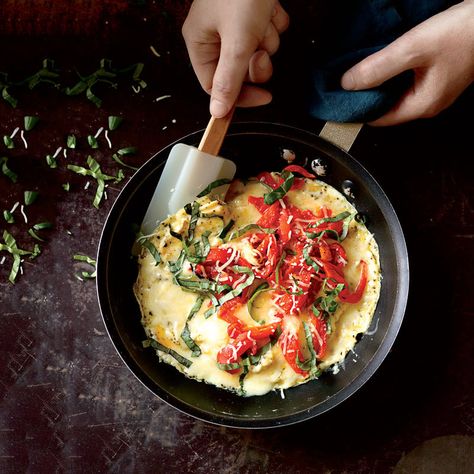 Mozzarella, roasted pepper, and basil omelette | Recipes | WW USA Basil Omelette, Mozzarella Omelette, Omelette Healthy, Omelette Recipes, Healthy Omelette, Meatless Mains, Yum Breakfast, Ww Breakfast, Ww Meals