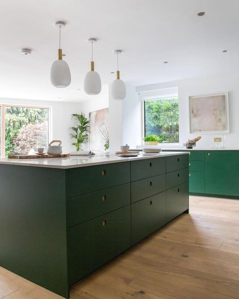 Naked Kitchens on Instagram: “A great view across our Ascot kitchen showing the fabulous island from the working side of the room!⠀ ⠀ Credit: AmazingTelly Productions⠀…” Contemporary Green Kitchen, Ikea Kitchen Doors, Cabinets Living Room, Oak Floorboards, Building A Kitchen, Ikea Cabinets, Green Cabinets, Oak Kitchen, Kitchen Cabinet Doors