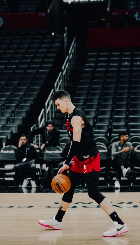 My edits! Photo Credits to @nolimitherro on Instagram Tyler Herro, Streetwear Men, Streetwear Men Outfits, Miami Heat, Mens Streetwear, Photo Credit, Nba, Miami, Basketball