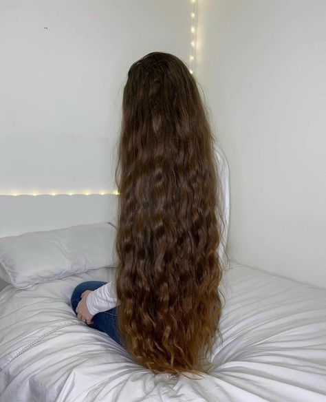 Nice Long Hair, Long Thick Hair Aesthetic, Very Long Wavy Hair, Long Frizzy Hair, Classic Length Hair, Magical Hairstyles, Faerie Hair, Easy Long Hairstyles, Foods For Healthy Hair