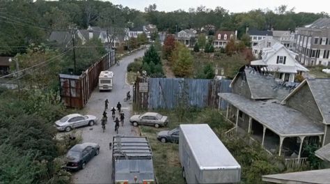 Alexandria Twd, Cast Pictures, Apocalypse Aesthetic, Zombie Attack, Walking Dead Cast, 31 March, Filming Locations, Zombie Apocalypse, Post Apocalyptic