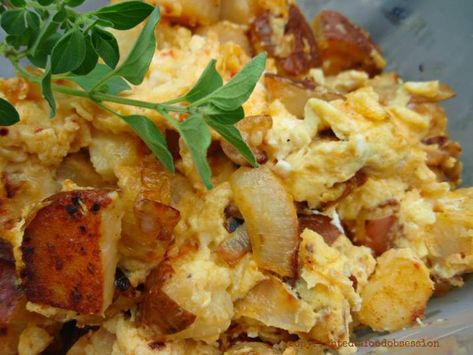 Potato And Egg Breakfast, Potatoes And Eggs, Country America, Italian Eggs, American Comfort Food, Potato Sandwich, Italian Potatoes, Eggs In Peppers, American Food