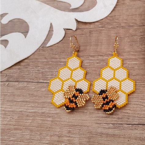 Honey Comb Bee Earrings- Handmade Bumble Bee Beaded Earrings, Bee Beading Pattern, Seed Bead Bee Earrings, Seed Bead Bee Pattern, Bee Bead Pattern, Delica Beaded Earrings Brick Stitch, Geometric Beaded Earrings, Beaded Bee Earrings, Small Brick Stitch Earrings