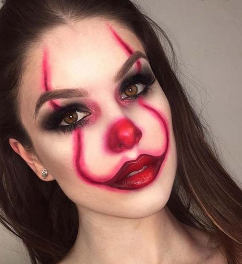 Hallowen Schminke, Scary Pennywise, Pennywise Makeup, Joker Halloween Costume, Halloween Makeup Clown, Movie Halloween Costumes, Cute Halloween Makeup, Halloween Makeup Pretty, Scary Makeup