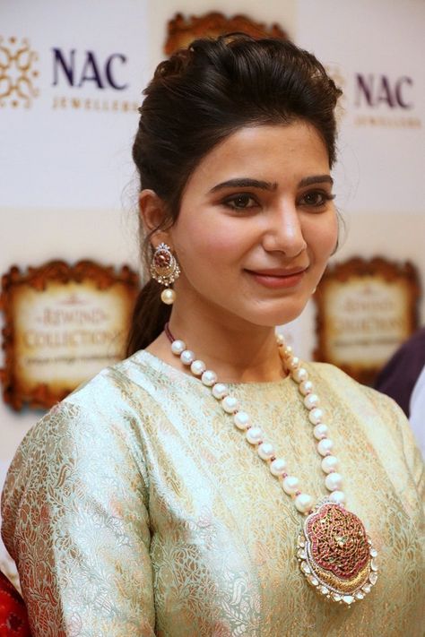 bollywoodmirchitadka: Actress Samantha Launch of NAC Jewellers Antique E... Nac Jewellers, Bridal Diamond Necklace, Samantha Images, Samantha Pics, Samantha Photos, Pictures Ideas, Dress Picture, Gold Jewelry Fashion, Desi Beauty