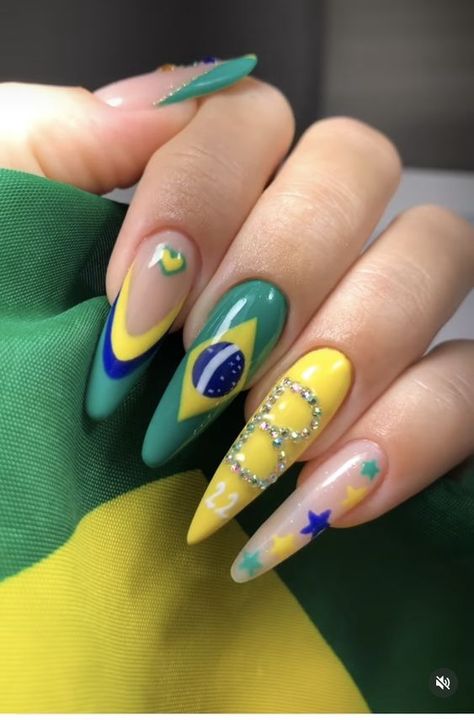 Brazil Nails Design, Brazil Nails, Soccer Nails, Y2k Nail Art, Nail Art Designs 2023, Y2k Nail, Football Nails, Flag Nails, Nail Salon Design