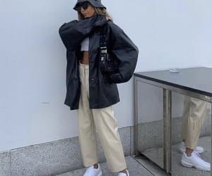 Bucket Hat Outfit, Goth Outfit, Hat Outfit, Streetwear Mode, Outfit Jeans, Mode Inspo, Fashion Streetwear, Mode Vintage, Gothic Lolita