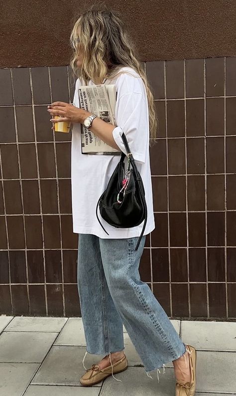 Travel Street Style, Chic Chill Outfits, Casual Cute Brunch Outfits, Arizona Fall Fashion, Mid September Outfits, Jeans Outfit Women Aesthetic, Artsy Chic Outfit, La Street Style 2024, Urban Boho Outfits