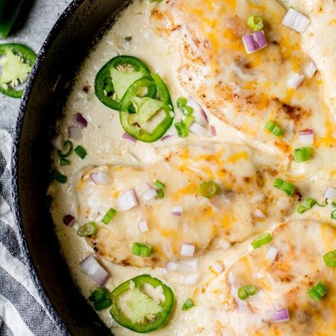 One Pan Cheesy Jalapeño Chicken (keto+gluten free) - Maebells Recipes With Leftover Chicken, Jalapeno Chicken Recipes, Keto Meats, Cheesy Food, Zucchini Pommes, Tartiflette Recipe, Recipes Pictures, Leftover Chicken Breast, Vegan Steak