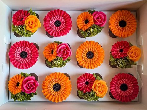 Pink And Orange Cookies, Pink And Orange Baby Shower Ideas, Pink And Orange Cupcakes, Orange Birthday Cake, Orange Birthday Parties, Buttercream Cookies, Daisy Cupcakes, Festival Themed Party, Charlotte Baby