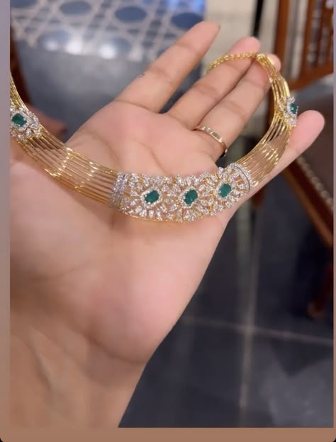 Kante Diamond Necklace, Light Weight Kanti Necklace, Diamond Hasli Necklace, Diamond Kanti Necklace Designs, Diamond Kante Designs, Kante Necklace Designs, Simple Diamond Necklace Indian, Kanti Necklace Designs, Light Weight Gold Jewellery Indian