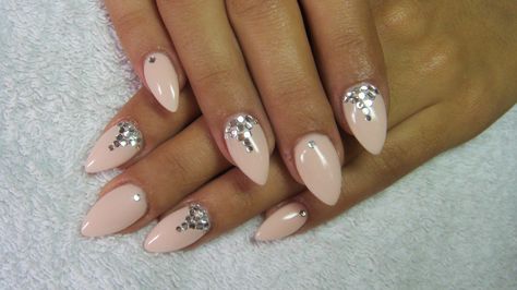 Gentle pink nails with rhinestones Diamonte Nail, Pink Nails Rhinestones, Nail Gem Designs Simple Rhinestones, Nail Gem Designs, Modern Kitchen 2020, Pink Nails With Rhinestones, Nail Designs Pink, Rhinestones Nails, Nails Rhinestones