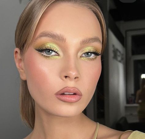 Lime Green Outfit Makeup, Chartreuse Dress Makeup, Lime Green Dress Makeup, Lime Makeup, Green Makeup, Looks Party, Dress Makeup, Blue Makeup, Makeup For Green Eyes