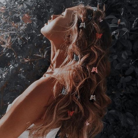 Elain Archeron Aesthetic, Chrissy Cunningham, Light Acadamia, Womens Hair Accessories, Acotar Aesthetic, Elain Archeron, Accessories Inspiration, Womens Hair, Court Of Thorns And Roses