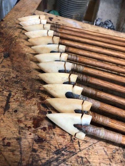 Primitive Hunting, Hunting Arrows, Antler Crafts, Primitive Technology, Primitive Survival, Arrow Art, Traditional Bow, Archery Arrows, Archery Bows