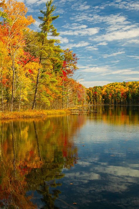 Michigan Autumn, Usa Aesthetic, Travel Itinerary Planner, Fall Aesthetics, Barn Photography, Road Trip Map, Itinerary Planner, Michigan Vacations, Water Spirit