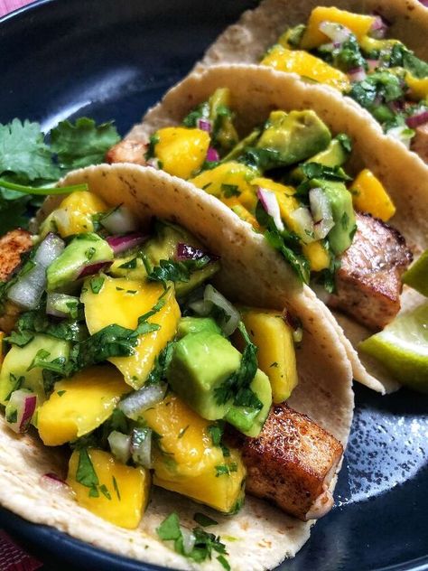 ENGARDE! Swordfish tacos coming into battle! 🤺⠀⠀⠀⠀⠀⠀⠀⠀⠀Taco Tuesday has a new favourite: Swordfish Tacos with Mango Avocado Salsa! Swordfish is a super meaty fish, which makes it great for beginners who are too afraid to grill because of the fish sticking. Slice up your fillets into 1 inch strips, bring them to a nonstick pan, grill each strip for 1-2 mins a side, and presto - fantastic taco stuffers! And what could be bad with having a fresh mango salsa right on top? Yes, you are righ… Swordfish Tacos, Baked Fish Tacos, Latino Recipes, Taco Tuesday Recipes, Fresh Mango Salsa, Honey Pork, Creamy Avocado Sauce, Chili Lime Seasoning, Mango Avocado Salsa