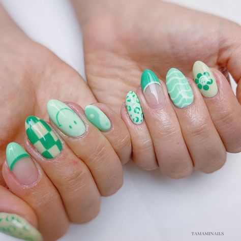 Tamami Page | TAMAMINAILS🌿 on Instagram: “🧤🐸🦖🦚🌵🍏🫑 #stpatricksdaynails inspo @_nails_by_shay_ ✌🏽 . #greennails #smileyfacenails #stpatricksday #springnails” St Patricks Nail Designs, St Patrick Day Nails Acrylic, Saint Patrick Nail, Spirit Blossom, Boho Nails, St Patricks Day Nails, Cute Spring Nails, Simple Acrylic Nails, Nail Style