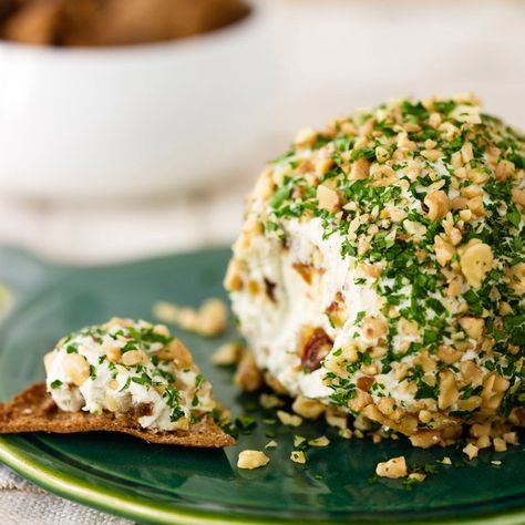 Blue cheese, date ball Blue Cheese Ball Recipe, Blue Cheese Ball, Cheese Ball Recipes, Balls Recipe, Cheese Ball, Appetizer Dips, Blue Cheese, Cooking Ideas, Appetizer Snacks