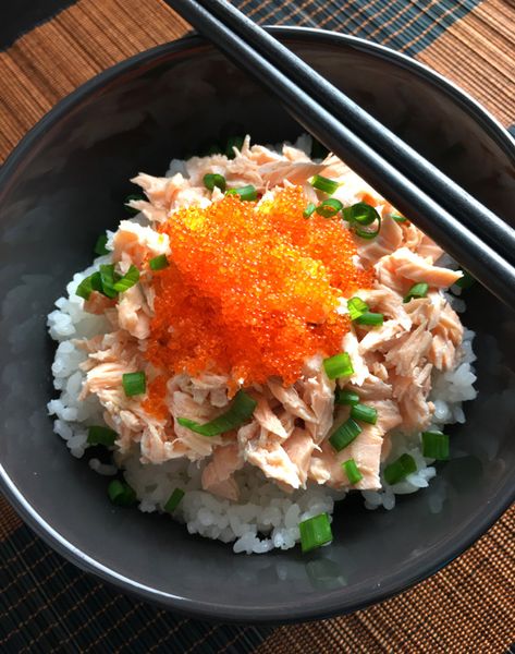 Poached Salmon Tobiko Bowls Tobiko Recipe, Flaked Salmon, Asian Dish, Salmon Rice Bowl, Salmon Spinach, Broiled Salmon, Poached Salmon, Salmon Sushi, Salmon And Rice