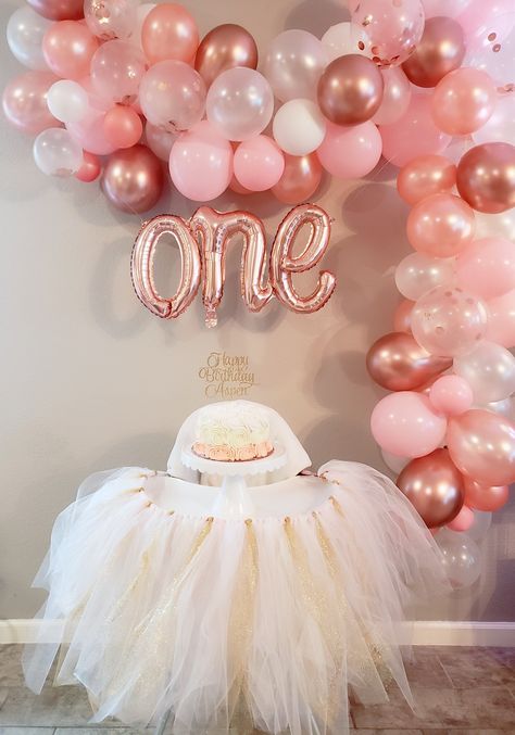 Rose Gold 1 Year Birthday, First Birthday Rose Gold, 1st Birthday Girly Party Ideas, Pink One Birthday Party, Pink Gold First Birthday, Rose Gold 1st Birthday Party Decorations, 1birthday Decorations, 1st Bday Balloon Decor, Luxury First Birthday Party