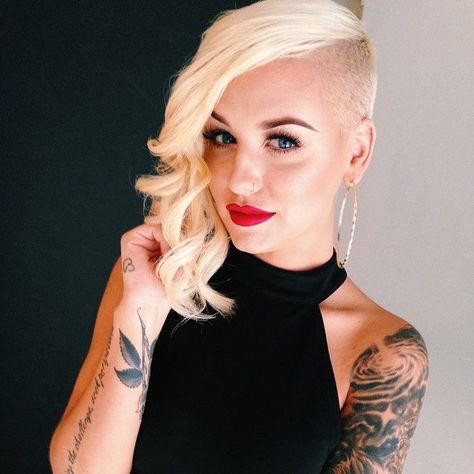 Long Hair Undercut Women 21 Ideas: Unleashing Your Inner Edge - women-club.online Half Shaved Head, Shaved Bob, Side Shaved, Extreme Hairstyles, Shaved Hair Women, Undercut Hairstyles Women, Undercut Long Hair, Half Shaved Hair, Androgynous Hair