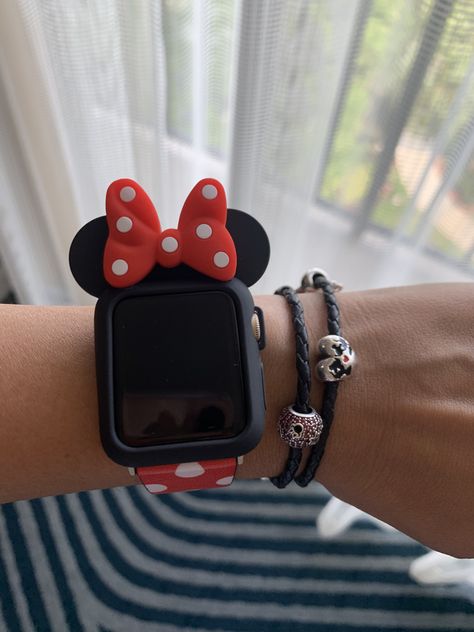 Disney Watch Faces Wallpapers, Kuromi Apple Watch, Wallpaper For Apple Watch, Disney Apple Watch, Cute Apple Watch Bands Kawaii, Cute Apple Watch, Disney Watches For Women, Christmas Sweatshirt Ideas, Disney Pandora Bracelet