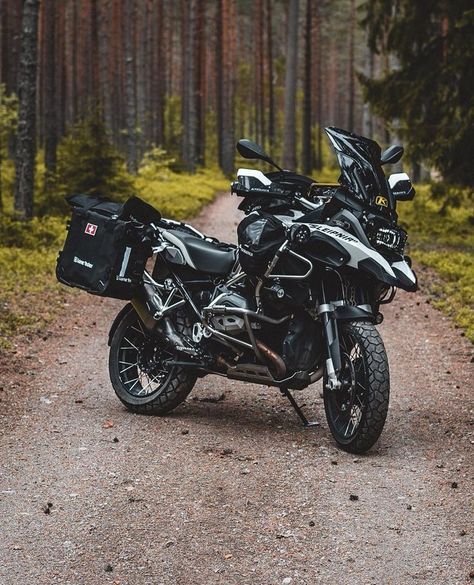 Awesome BMW R 1200 GS | Motos, F1200 bmw, Motos de rua Bmw Gs 1200 Adventure, Gs 1200 Bmw, Bmw Motorcycle Adventure, Bmw Adventure Bike, Bmw Z3 Roadster, Adventure Bike Motorcycles, Bmw X5 M Sport, Bmw Motorbikes, E36 Coupe