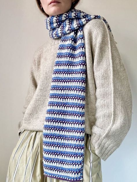 Knitting Pattern Echo Scarf - Etsy Canada Slip Stitches, Knit Purl, Aran Weight Yarn, Colour Pattern, Lang Yarns, Scarf Knitting Patterns, Dk Weight Yarn, Knit In The Round, Slip Stitch